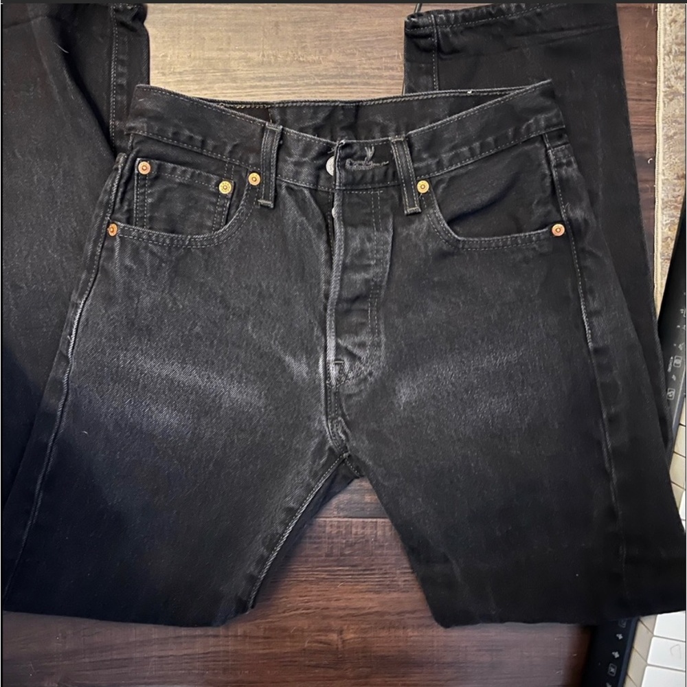 black levi’s straight leg jeans